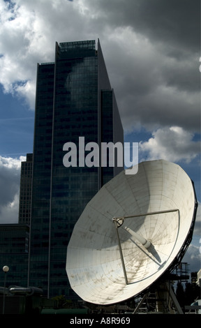 Antenne paraboliche a Canary Wharf, Isle of Dogs Londra Foto Stock