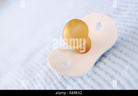 Tettarella del bambino Foto Stock