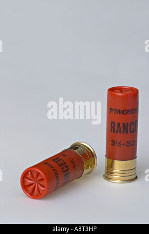 2 del calibro 12 rosso Winchester cartucce Ranger 32 grammi n. 5 shot Foto Stock