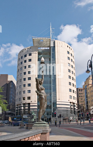 Leeds REGNO UNITO corte di legame e la ninfa statua in Piazza della Città Foto Stock