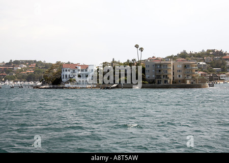 Punto Woolhara vicino al punto Piper in Double Bay borgo con case costose e Rose Bay al di là dal porto di Sydney NSW Australia Foto Stock