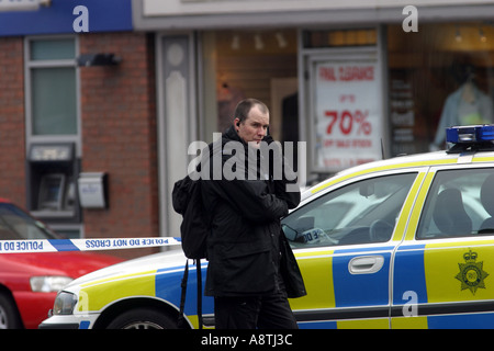 Assedio armati in Mapperley High Street a 8 40 del mattino la polizia armata ha circondato la Bank of Scotland succursale in Mapperley Foto Stock