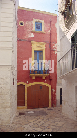 Rari dipinti edificio in Polignano old town Foto Stock