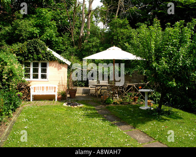 Accogliente giardino in estate nello Jutland in Danimarca Foto Stock