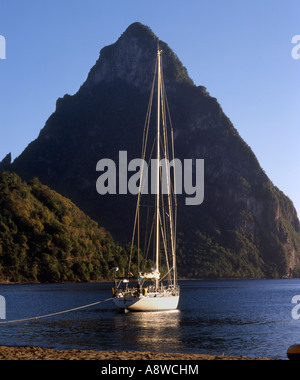 St.Lucia. Petit Piton & Yacht Foto Stock