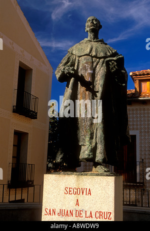 Statua di San Giovanni della Croce nella città capitale di Segovia nella provincia di Segovia in Castiglia e Leon in Spagna Europa Foto Stock