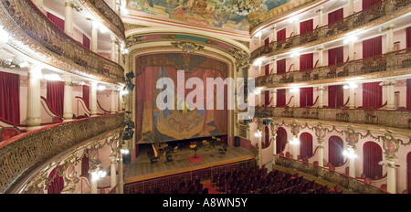 A 2 foto panoramiche di cucitura dell'interno del Teatro Amazonas - Il Teatro Amazonas a Manaus. Foto Stock