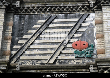 Monumento alla protezione ferroviaria di martiri che morirono combattendo corrotti funzionari ferroviari,Persone's park,Chengdu, Cina 1911 Foto Stock