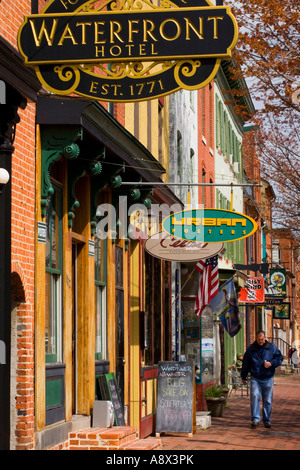 Thames Street facciate Fells Point quartiere Baltimore, Maryland Foto Stock