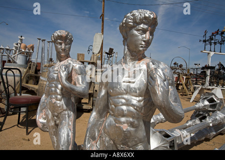 La scultura ispirata da Michelangelo e Davide un negozio di curiosita' e spegnere il 15 freeway in Hisperia California Stati Uniti d'America Foto Stock