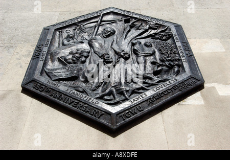 Memoriale per le sei Tolpuddle martiri presso old Crown Court Dorchester Dorset Inghilterra Foto Stock