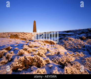 La Captain Cook's Monument in inverno la neve, vicino grande Ayton, North York Moors National Park, North Yorkshire, Inghilterra Foto Stock