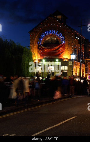 Londra Inghilterra REGNO UNITO Camden Lock di notte Foto Stock