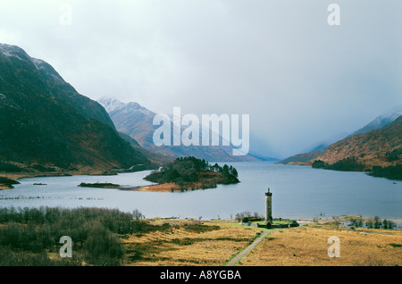 Il monumento di Glenfinnan, Loch Shiel, Scozia segna dove standard è stato sollevato per Bonnie Prince Charlie. 1745 ribellione giacobita Foto Stock