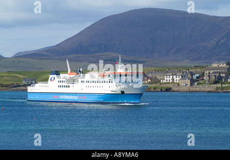 Dh MV Hamnavoe STROMNESS ORKNEY Northlink ferries ferry entrando Hamnavoe Stromness Harbour Foto Stock