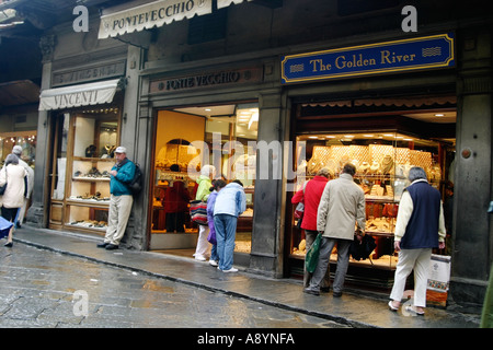 Strada di città a Roma Italia Foto Stock