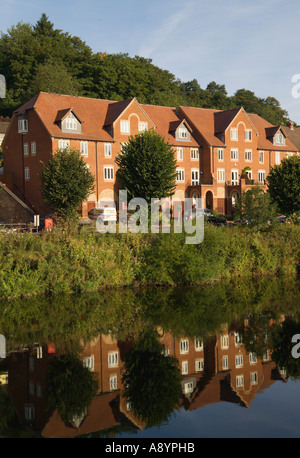 Nuovo alloggiamento fiume Severn Bridgnorth Shropshire Inghilterra Foto Stock