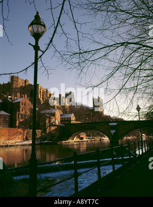 Cattedrale e Castello visto su fiume indossare in inverno, Durham City, Durham, Inghilterra, Regno Unito. Foto Stock