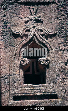 Scavato nella roccia finestra della chiesa di Lalibela Etiopia Africa orientale Foto Stock