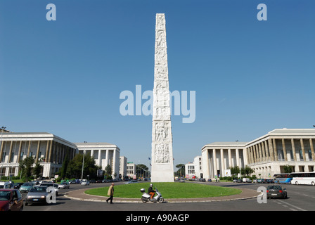 Roma Eur l' Obelisco dedicato a Guglielmo Marconi sulla piazza dallo stesso nome Foto Stock