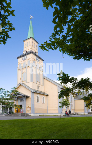 Tromso Cattedrale luterana (il mondo più settentrionale della cattedrale protestante) costruito nel 1861 a Tromso, Norvegia Foto Stock