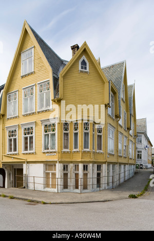 Le vecchie case che sono sopravvissuti al bombardamento tedesco nel 1940 in Kristiansund Norvegia Foto Stock