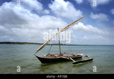 Un tradizionale dhow della Tanzania Foto Stock