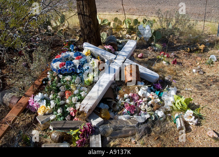 Fiori gettati nel cimitero vicino vende, Arizona, Stati Uniti. Foto Stock