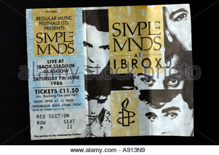 Un biglietto per il concerto del gruppo pop Simple Minds all'Ibrox Stadium Glasgow Scozia 1986 Foto Stock