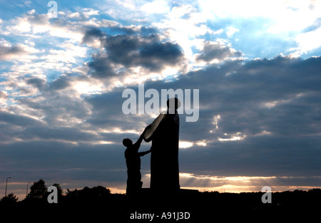 Scultore Giles Penny con monumentali figura Foto Stock