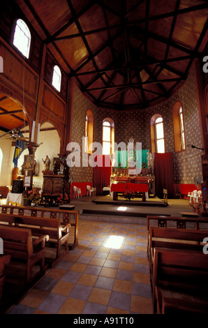 Caraibi, BWI, Santa Lucia, Interno della chiesa cattolica di Choiseul. Foto Stock