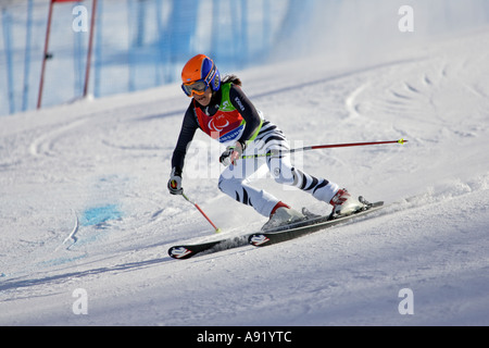 Reinhild Moeller LW4 della Germania per la sua prima esecuzione di Womens Sci Alpino Slalom Gigante concorso permanente Foto Stock