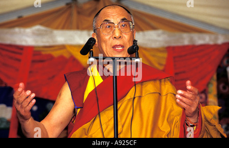 Dalai Lama [di 72 anni] leader spirituale del buddismo tibetano Foto Stock