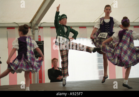 Danze popolari scozzesi concorrenza al mondo Pipe Band Championship in Glasgow Scotland Foto Stock