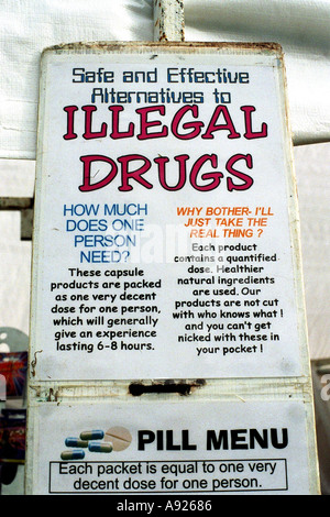 In stallo la vendita di succedanei del legale di stupefacenti illegali al festival di cannabis in Brockwell Park nel Sud di Londra. Foto Stock