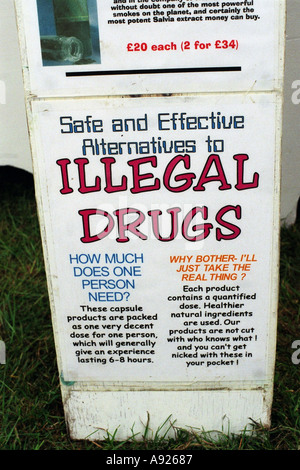 In stallo la vendita di succedanei del legale di stupefacenti illegali al festival di cannabis in Brockwell Park nel Sud di Londra. Foto Stock