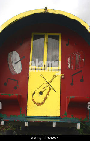 Traditional Irish travellers roulotte vicino a Leenane, vicino al confine tra la Contea di Galway e della contea di Mayo, Connemara, Irlanda Foto Stock