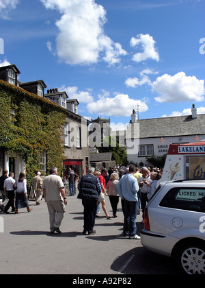 Il giorno della gara a Cartmel village Foto Stock