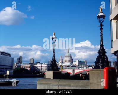 Vista dalla sponda sud del Tamigi di Blackfriars Bridge St Pauls Londra Inghilterra gran bretagna Regno Unito Europa Regno Unito Foto Stock