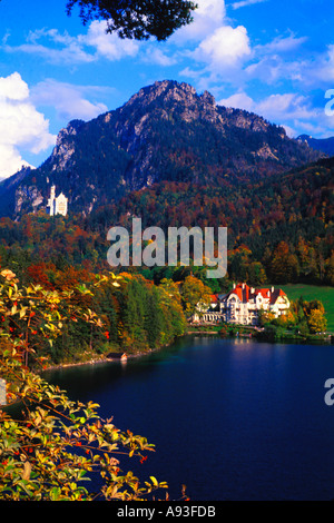 Alpi bavaresi di Neuschwanstein e Castello di Fussen in Germania Foto Stock