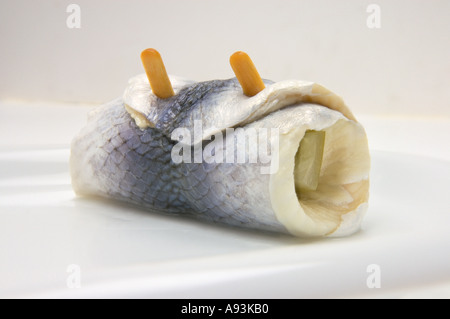 ROLLMOPS ROLLMOP su una piastra bianca roll mop mop Foto Stock