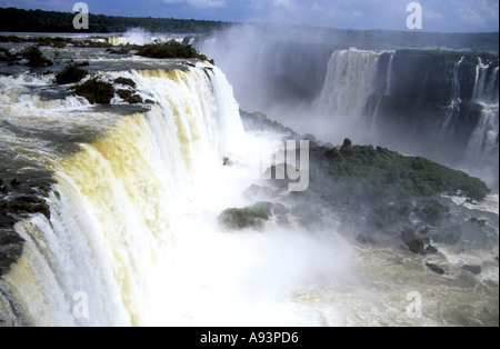 Iguassu o Iguaçu o Iguazu Falls Cataratas presi in Brasile cercando in Argentina, Novembre 2000 Foto Stock