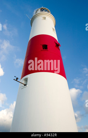 Portland Bill Lighthouse set contro un estate britannica sky. Foto Stock
