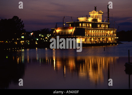 Il battello a vapore ristorante sul lago di Bella Vista al Disney Village Complex in Florida Foto Stock