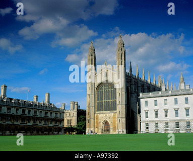 Magnifica finestra a tendina e pittoresca facciata ovest di Kings College Chapel, Cambridge, Cambridgeshire, Inghilterra, Regno Unito. Foto Stock