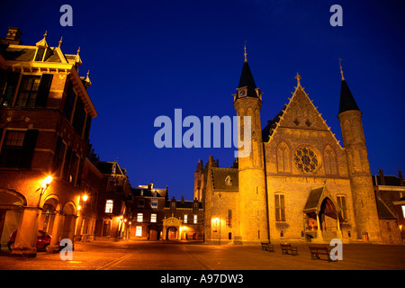 Fotografia di viaggio dai Paesi Bassi Olanda meridionale l'Aia Den Haag cortile centrale binnenhof mezzi corte interna Foto Stock