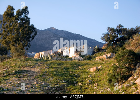 Vecchio rudere nelle colline sopra Fuengirola, Spagna, Europa, rovinato tumbledown tumble caduto giù decadimento relitto fatiscente abbandonati Foto Stock