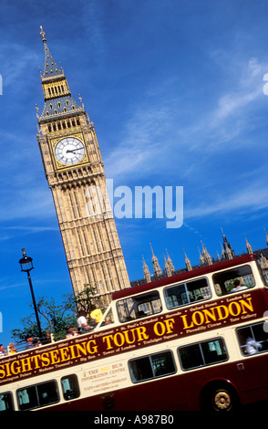 Londra Big Ben Case del Parlamento open top bus turistico Westminster Inghilterra UK Gran Bretagna GB Regno Unito Europa Foto Stock