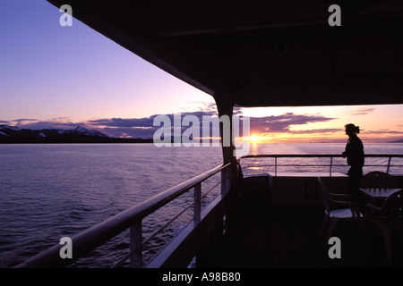 Alaska, all'interno del passaggio, il tramonto dalla nave da crociera Foto Stock