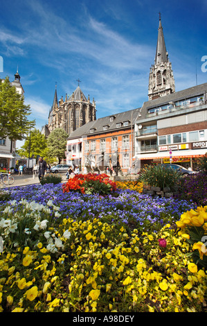 Aquisgrana, Germania, conosciuta anche come Aix la Chapelle - il centro della città in estate Foto Stock